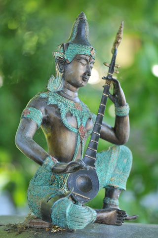 Photos
                            taken in A mode at f/2.8 105mm lens