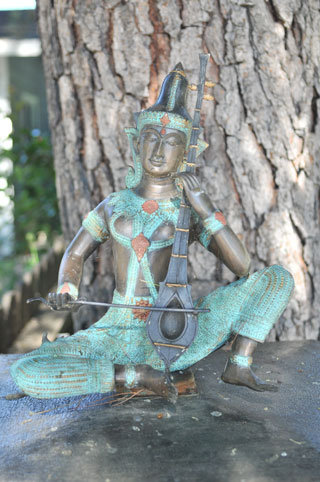 Photos
                            taken in A mode at f/2.8 35mm lens