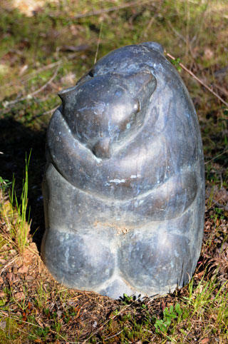 Bronze
                  Hugging Bears cast from origional by by Robert Clarke