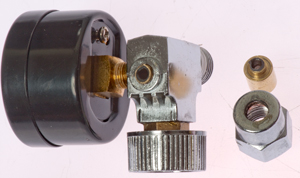 Air
Regulator w/160 PSI Gage with broken line