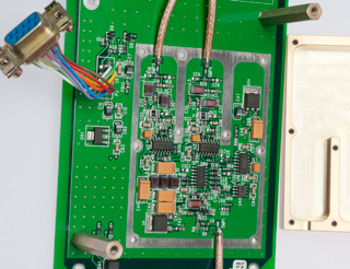 2-way RF power
                Divider & +5V Supply for FE-5650A