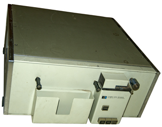 HP 2748B High
                  Speed Rack Mount Paper Tape Reader