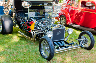 Car
                        Show Santa Rosa 17 June 2012 - Dual 4-barrel
                        carbs on Buick (?)