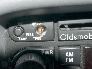 Intrigue Radio
                  Bass/Trebble Knob Broken