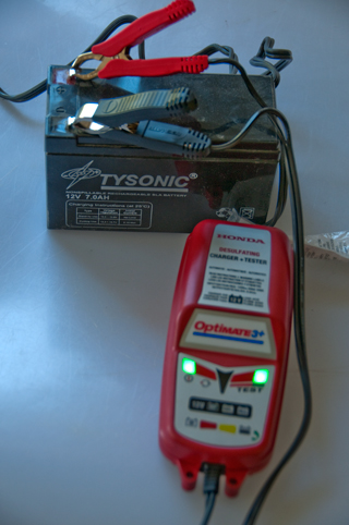 Honda
                  Optimate 3+ Desulfating Battery Charger, Maintainer,
                  Tester