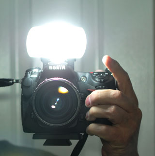 Gary Fong
                Puffer - hot-shoe mount diffuser that clears pop-up
                flash