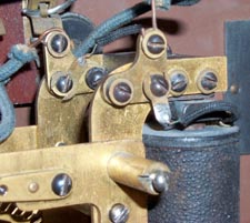 Self Winding
Clock Co bad sync wiring DO NOT DO IT THIS WAY