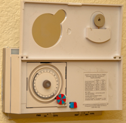 Honeywell T8195b
                  Thermostat