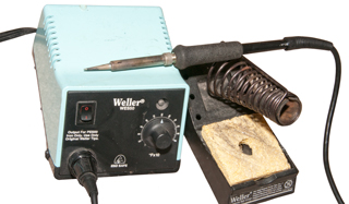 Weller
WES50 Soldering Iron with ET-S tip used for
Surface Mount Soldering
